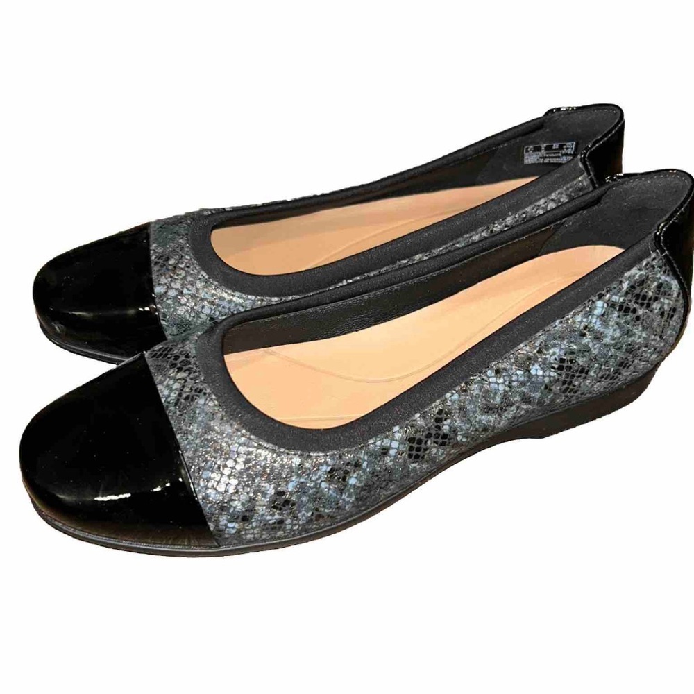 Clark’s Unstructured Snakeprint Flats Women’s 8